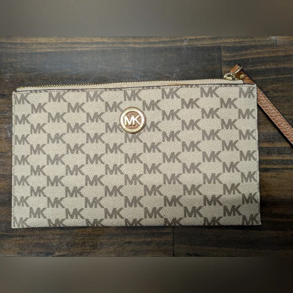 Michael Kors Fulton Large Zip Clutch Wristlet MK Signature Brown Tan - Picture 1 of 8